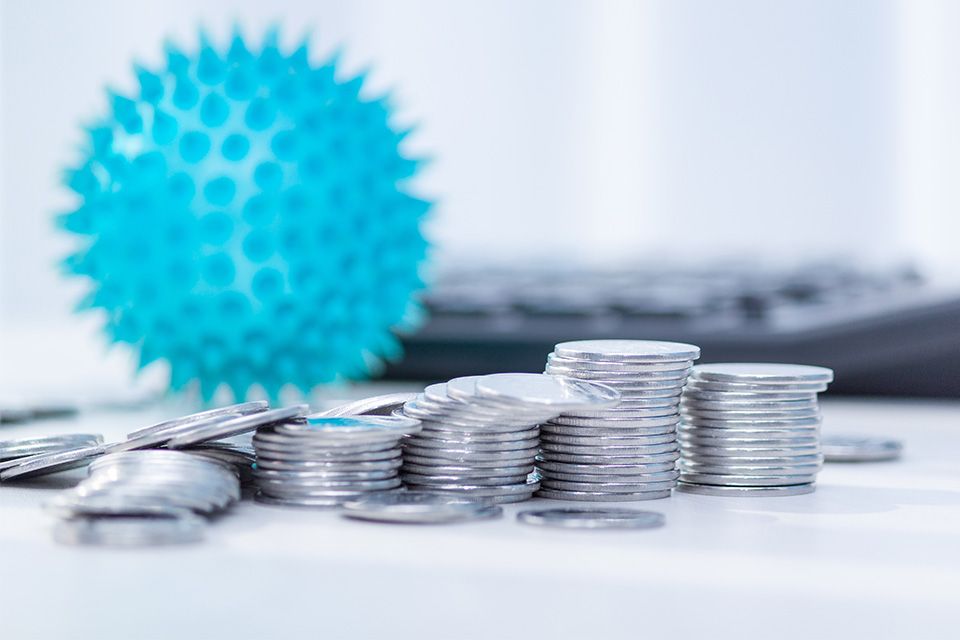 Foto: Virus und Münzen